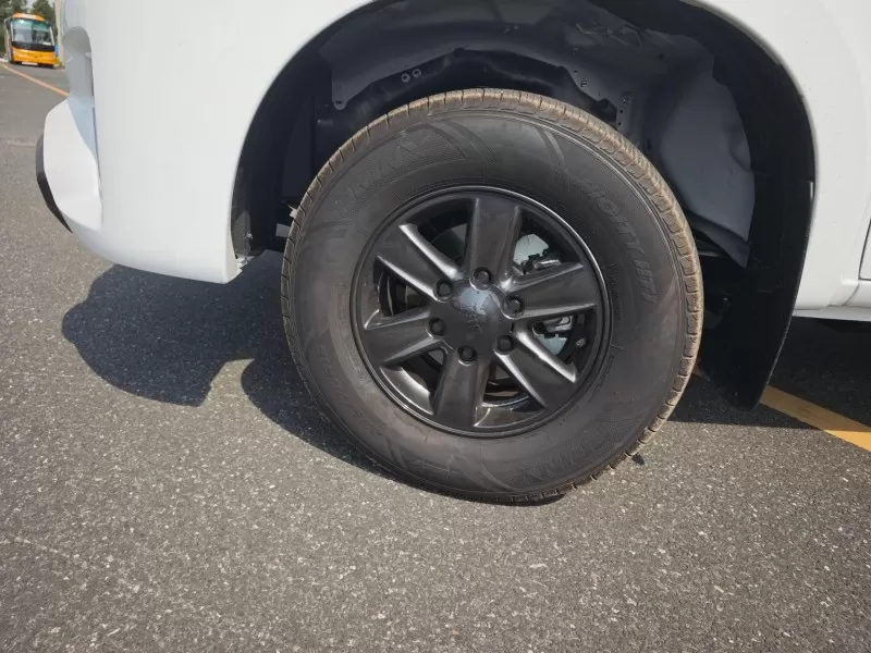 Isuzu RE-MAX Manual Diesel RAPINA cum Removibilibus Cargo Cover