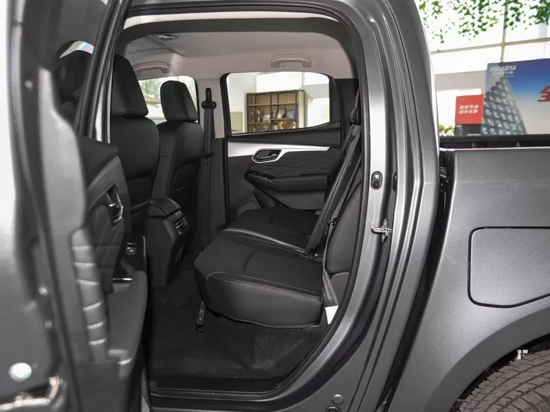 Isuzu D-MAX Cross-patriae 3.0T 4X4 Diesel RAPINA ex Sinis