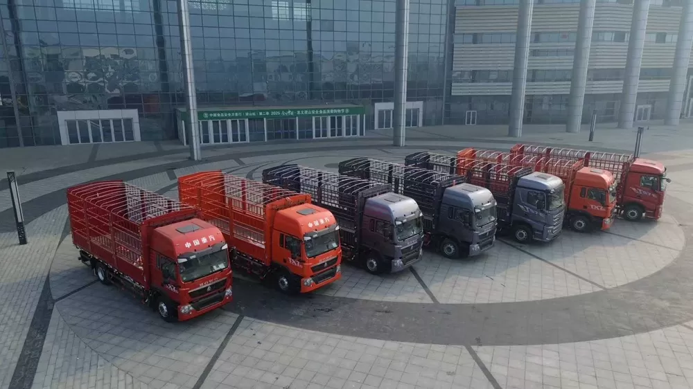 Sinotruk Howo TX7 Pro 4×2 Cargo Truck cum Slab Structure 250 Horsepower