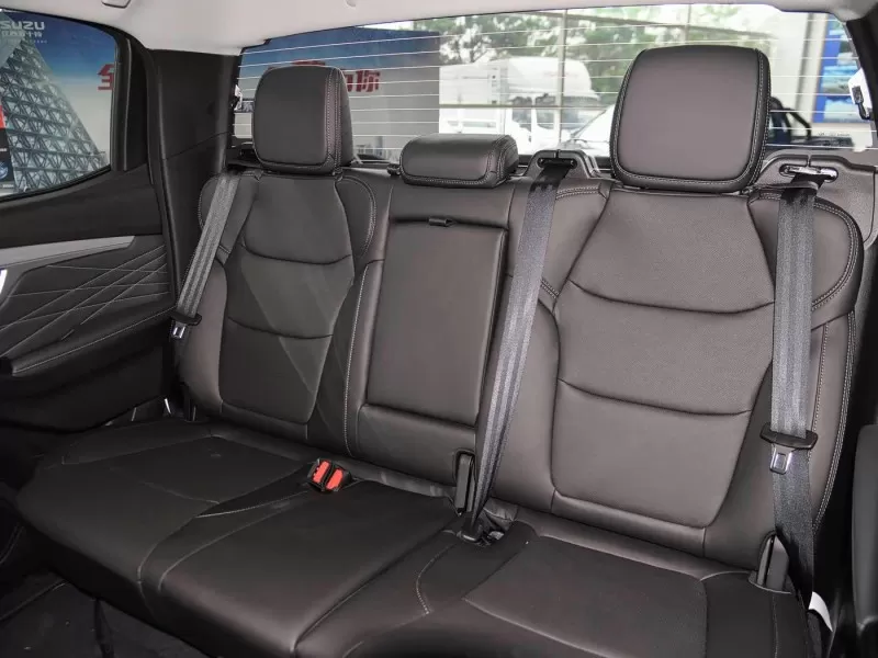 Isuzu D-MAX Cross-patriae 3.0T 4X4 Diesel RAPINA ex Sinis